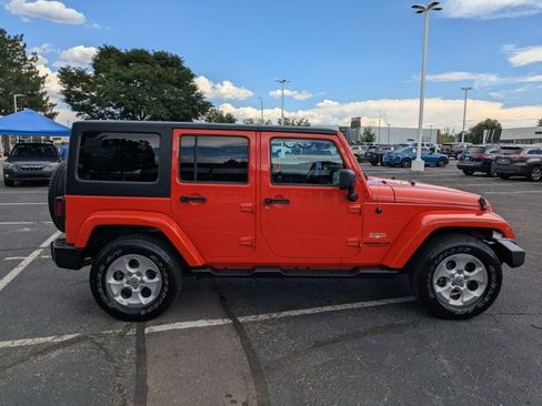 Used 2015 Jeep Wrangler Unlimited Sahara w/ Connectivity Group AWD/4WD image 4