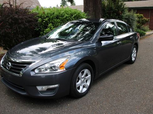 Used 2013 Nissan Altima 2.5 S image 1