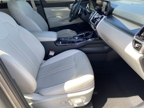 Used 2023 Kia Sorento SX Prestige w/ Panoramic Sunroof Package AWD/4WD image 11