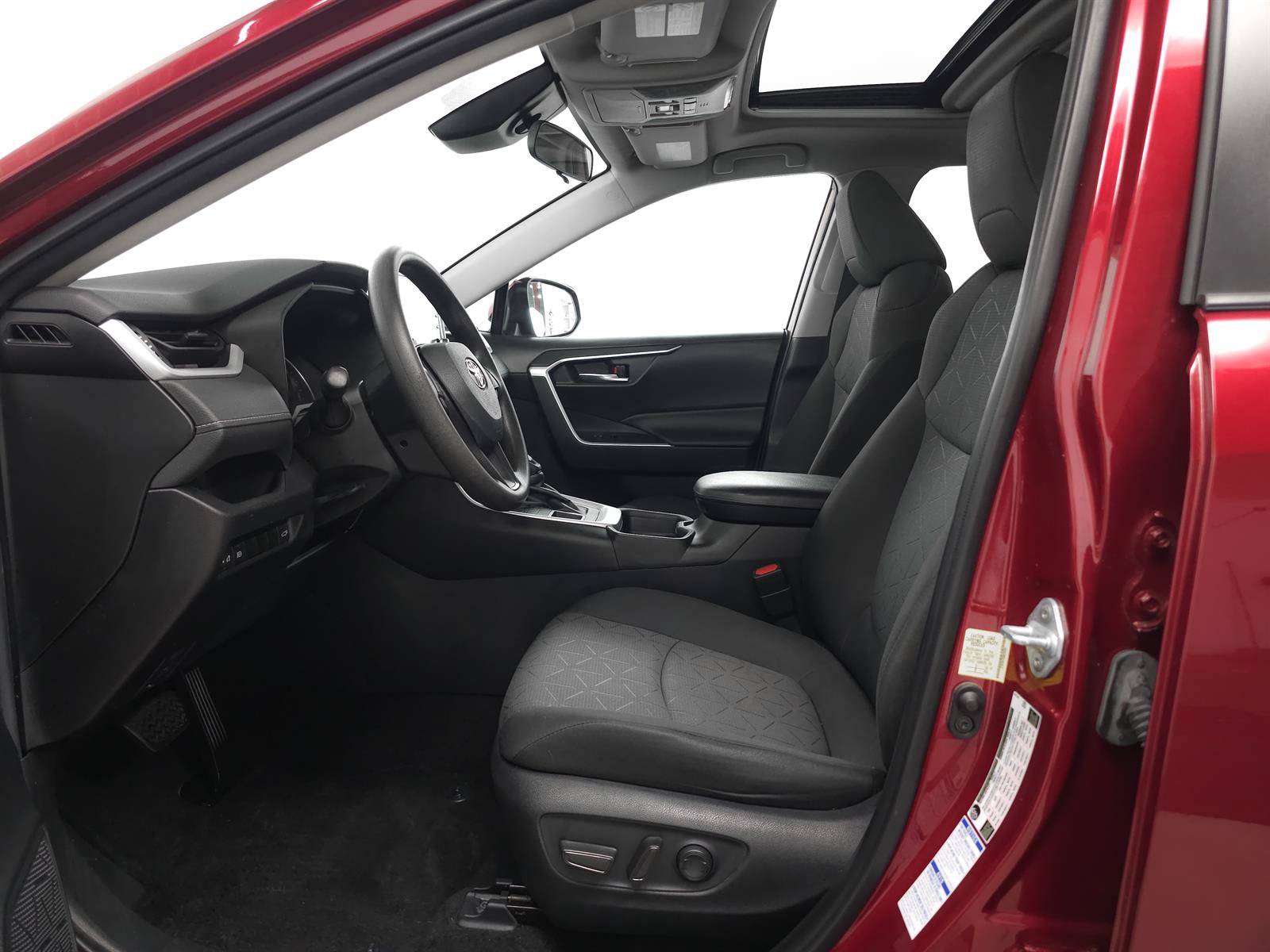 Certified 2021 Toyota RAV4 XLE w/ Convenience Package AWD/4WD image 4