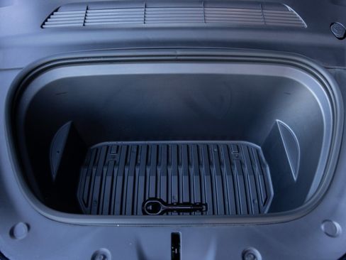 Used 2023 Tesla Model Y Performance image 33