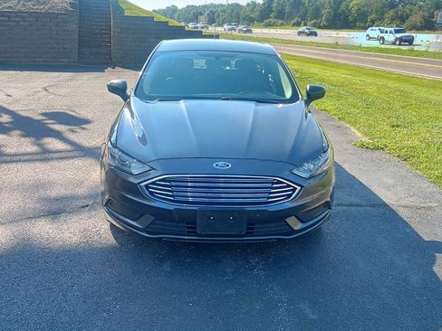 Used 2017 Ford Fusion SE w/ Fusion SE Technology Package FWD image 8