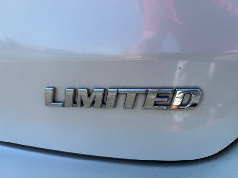 Used 2016 Toyota Highlander Limited Platinum w/ Four Season Floor Mat Package AWD/4WD image 11
