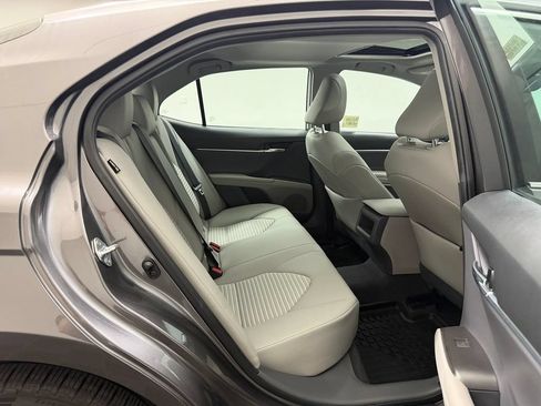 Used 2021 Toyota Camry SE w/ Cold Weather Package FWD image 28
