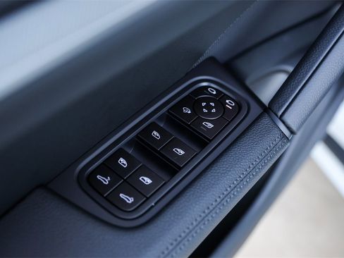 Used 2025 Porsche Cayenne image 20