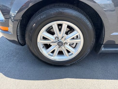 Used 2007 Ford Mustang Deluxe RWD image 9