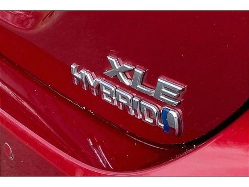 Used 2018 Toyota Camry XLE image 8