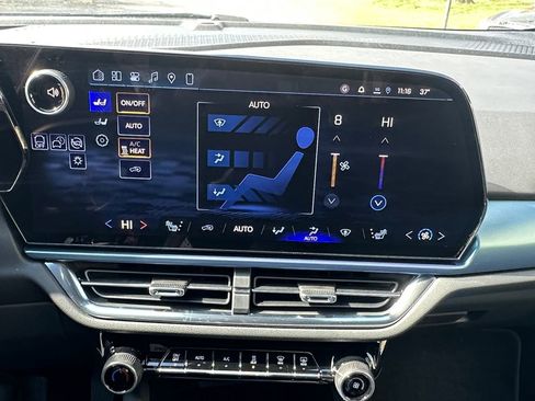 New 2026 Chevrolet Equinox EV LT FWD image 17