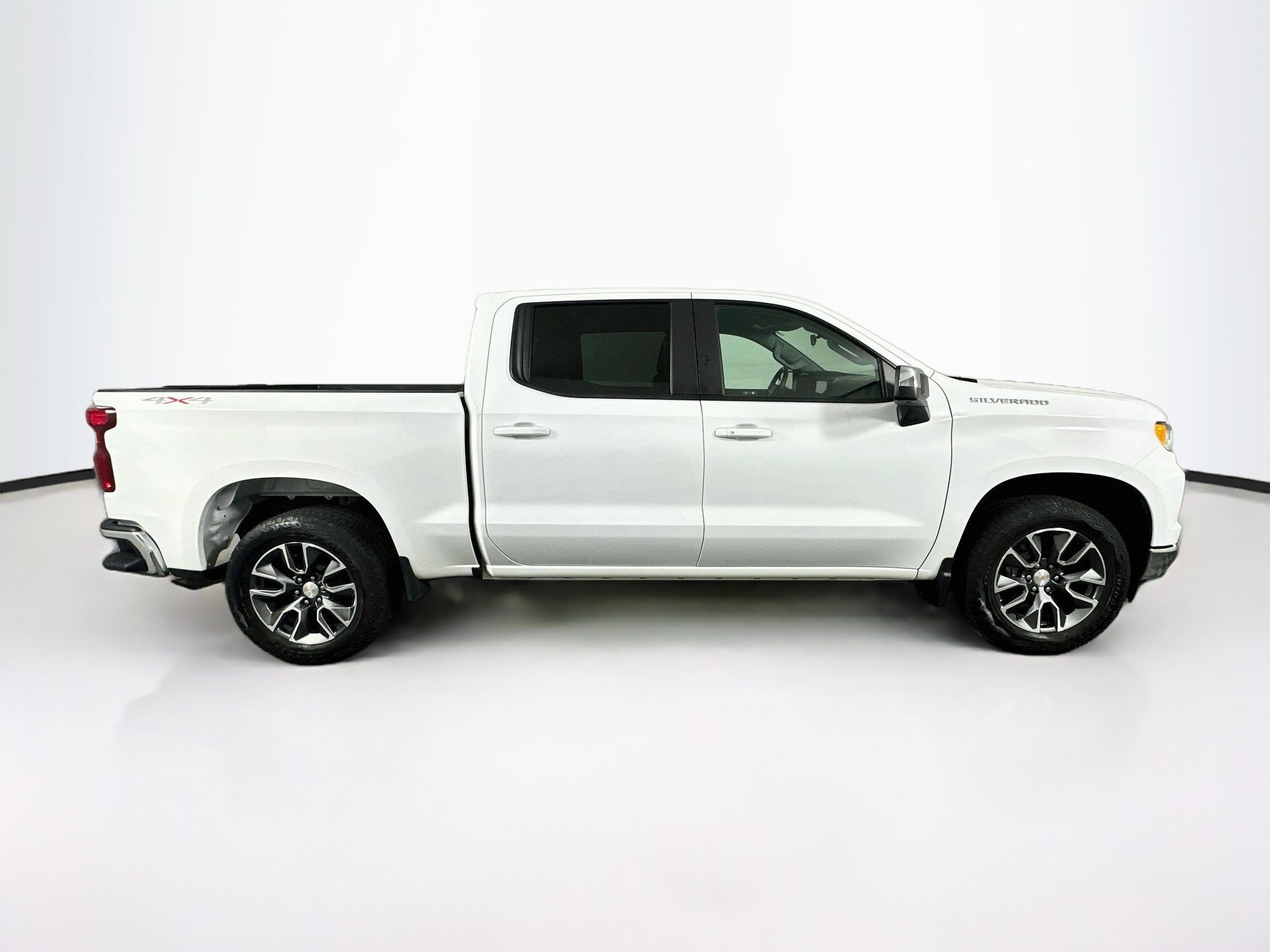 Used 2024 Chevrolet Silverado 1500 LT AWD/4WD image 10