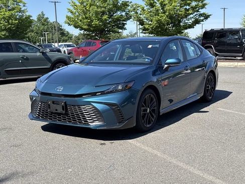 Used 2026 Toyota Camry SE w/ Multimedia Upgrade Package FWD image 5