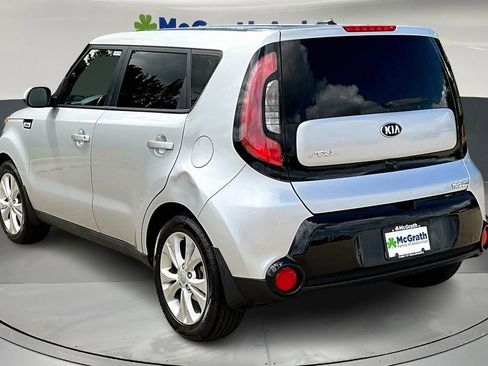 Used 2016 Kia Soul + image 4