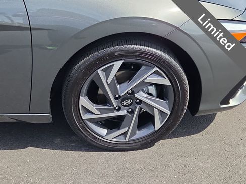 Used 2025 Hyundai Elantra Limited FWD image 12