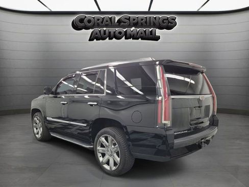 Used 2020 Cadillac Escalade Luxury AWD/4WD image 4