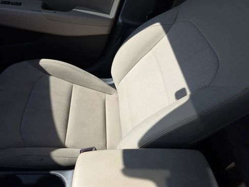 Used 2020 Hyundai Elantra SEL FWD image 25