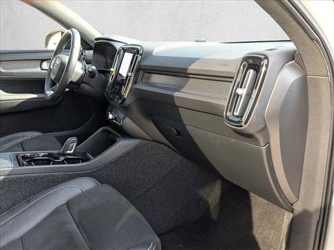 Used 2022 Volvo XC40 T4 R-Design w/ Protection Package Premier image 22