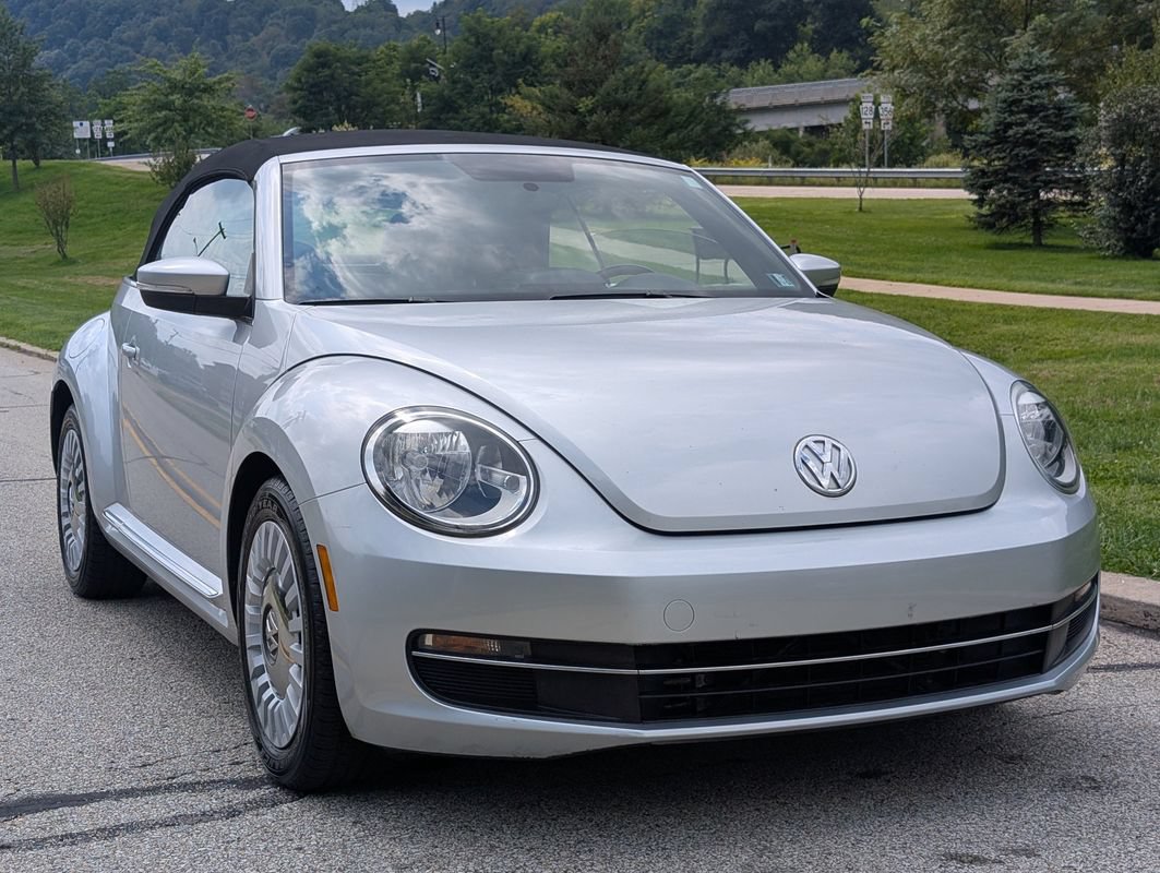 Used 2014 Volkswagen Beetle TDI FWD image 2