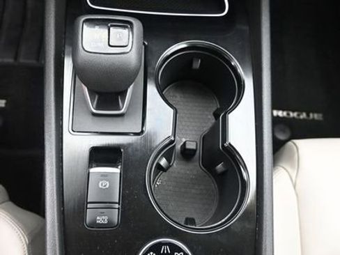 Used 2025 Nissan Rogue SL w/ Tech Package AWD/4WD image 21