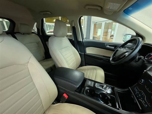 Used 2020 Ford Edge SE FWD image 28