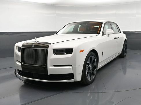 New 2027 Rolls-Royce Phantom Sedan RWD image 6