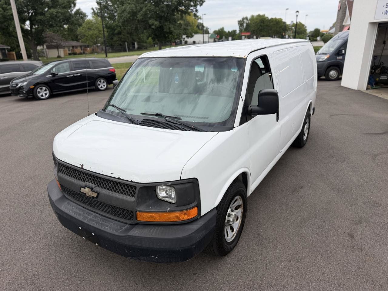 Used 2014 Chevrolet Express 1500 RWD image 2