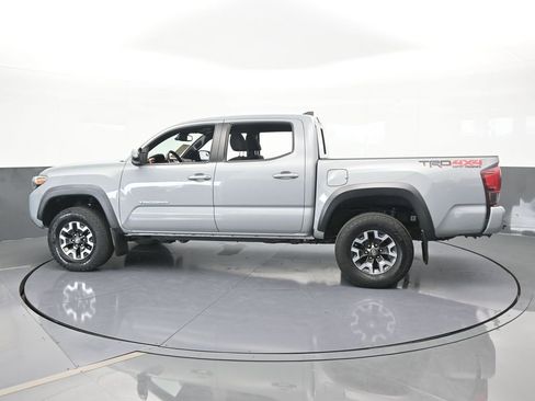Used 2019 Toyota Tacoma TRD Off-Road image 3