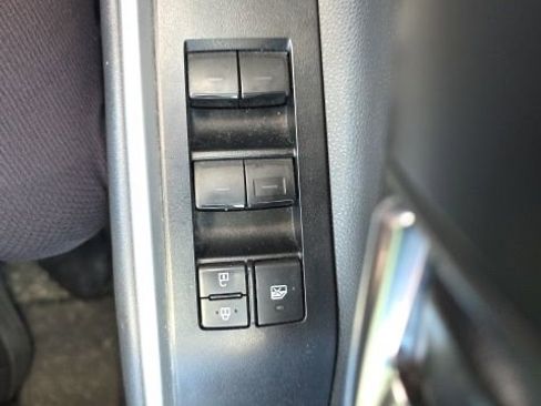 Used 2021 Toyota Highlander XLE image 27