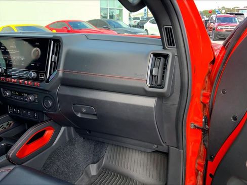 Used 2025 Nissan Frontier PRO-4X w/ Pro Premium Package image 18