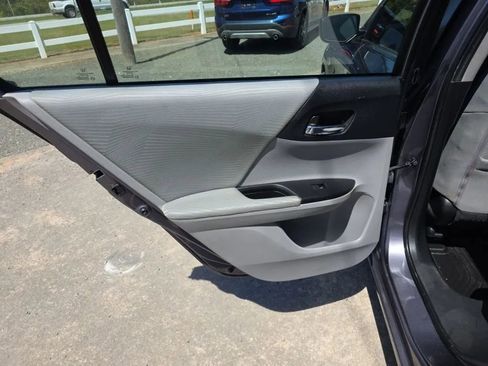 Used 2015 Honda Accord LX image 33