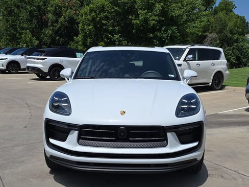 Used 2025 Porsche Macan AWD/4WD image 10