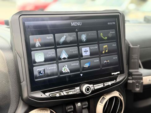 Used 2017 Jeep Wrangler Sahara image 30