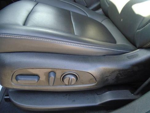 Used 2023 GMC Acadia SLT w/ Elevation Edition image 18