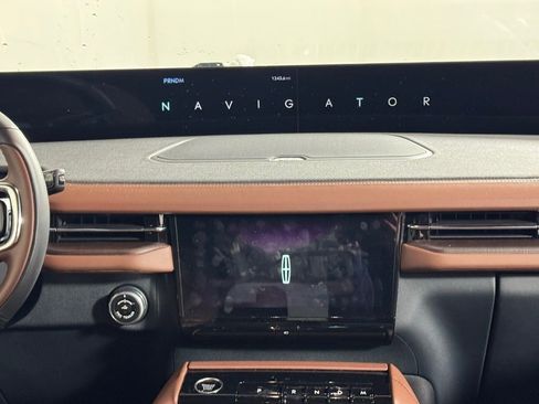 New 2025 Lincoln Navigator L Reserve AWD/4WD image 13
