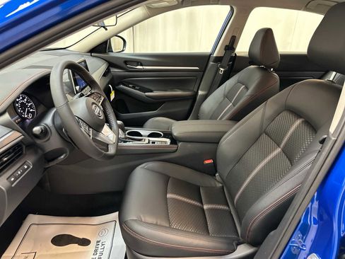 New 2025 Nissan Altima 2.5 SR image 4