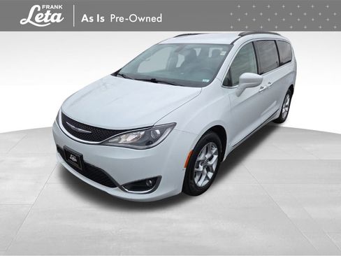 Used 2017 Chrysler Pacifica Touring-L w/ Tire & Wheel Group image 3