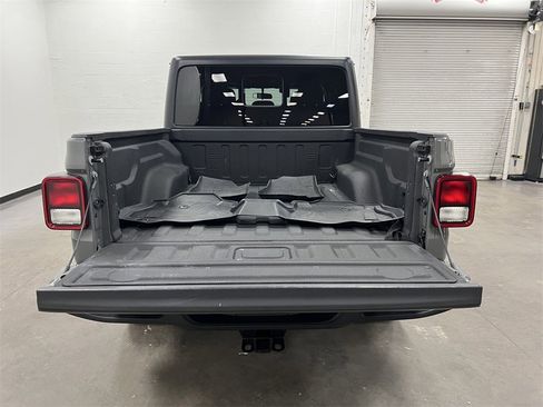 Used 2021 Jeep Gladiator Sport image 14