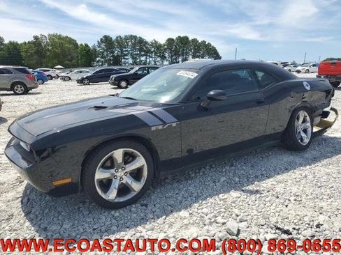 Used 2014 Dodge Challenger R/T image 3