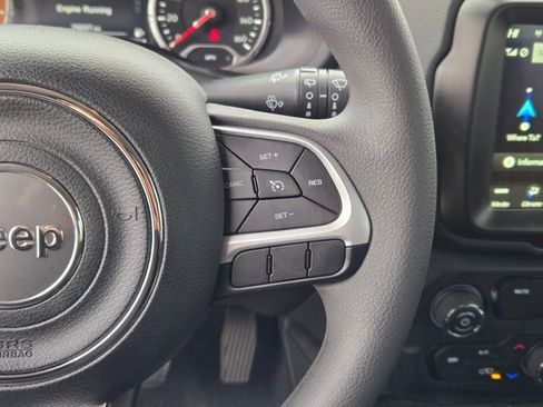 Certified 2023 Jeep Renegade Latitude image 27