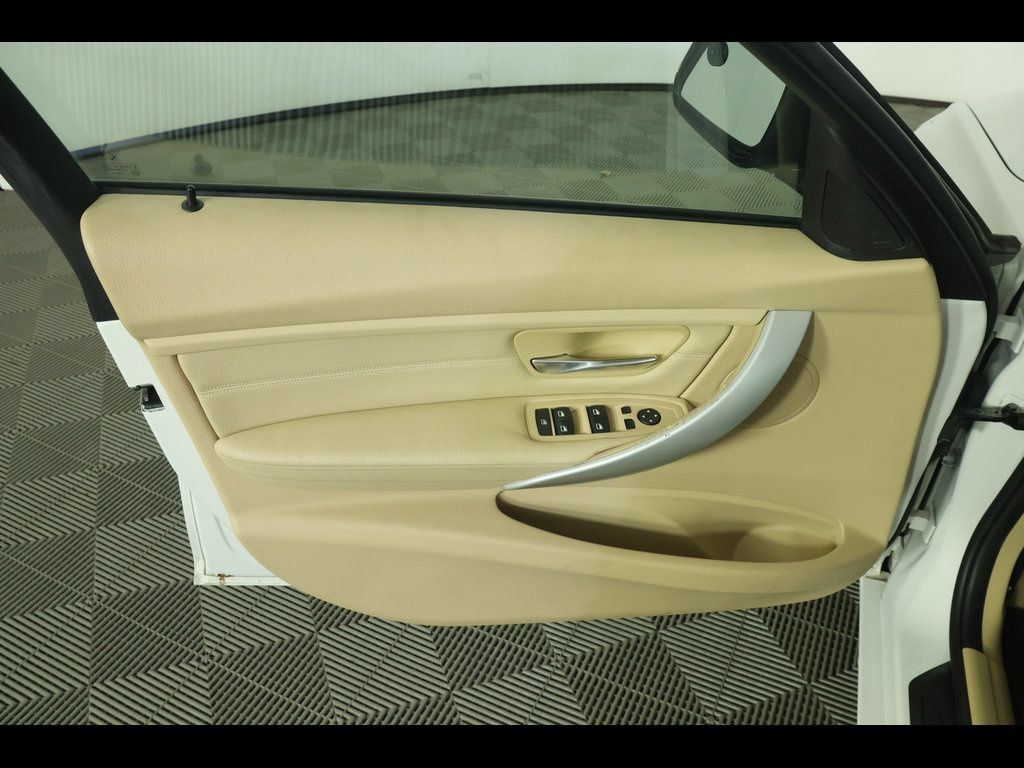 Used 2013 BMW 328i xDrive Sedan AWD/4WD image 11