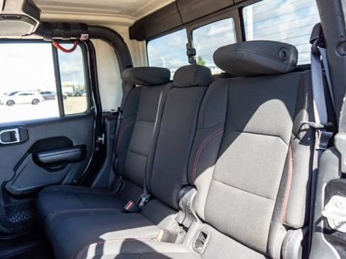 Used 2020 Jeep Gladiator Rubicon AWD/4WD image 17