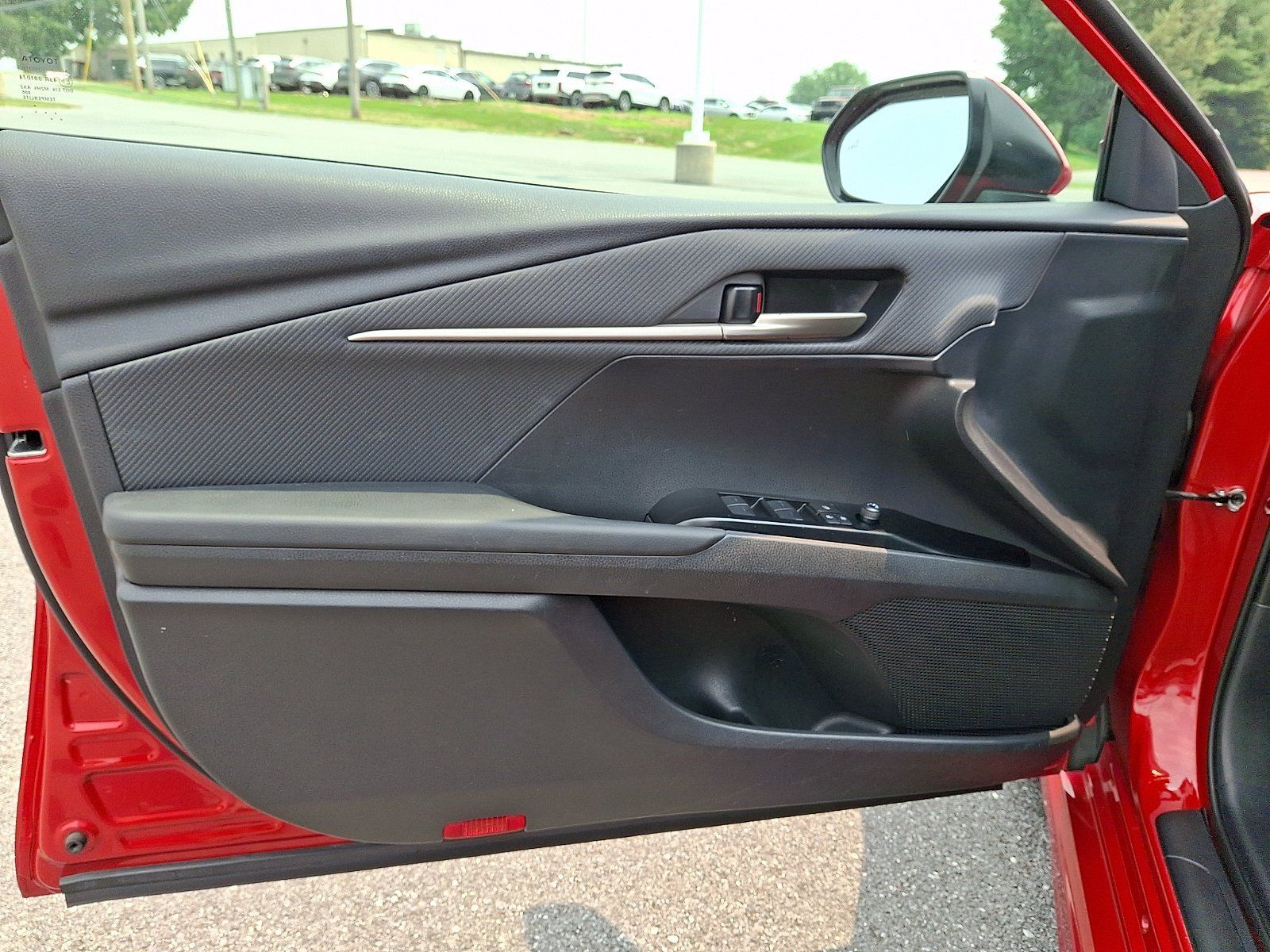 Used 2025 Toyota Camry SE FWD image 14