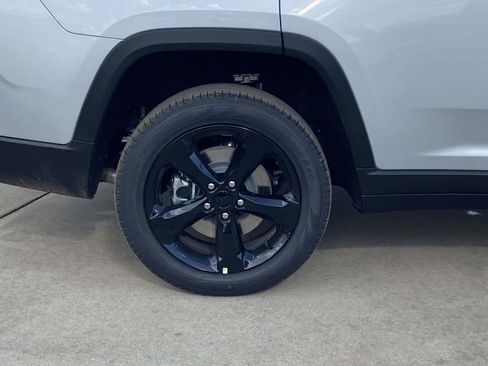 New 2026 Jeep Grand Cherokee L Limited RWD image 32
