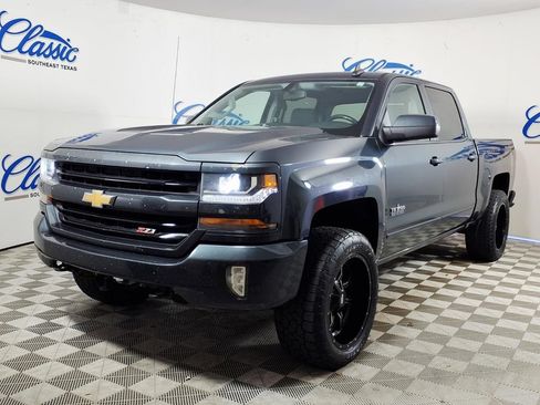 Used 2018 Chevrolet Silverado 1500 LT w/ Texas Edition AWD/4WD image 5