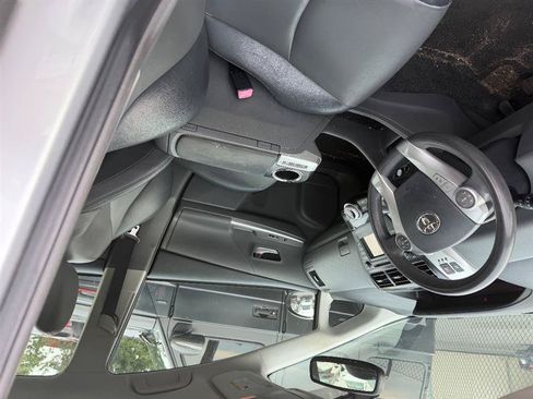 Used 2012 Toyota Prius V Five FWD image 3