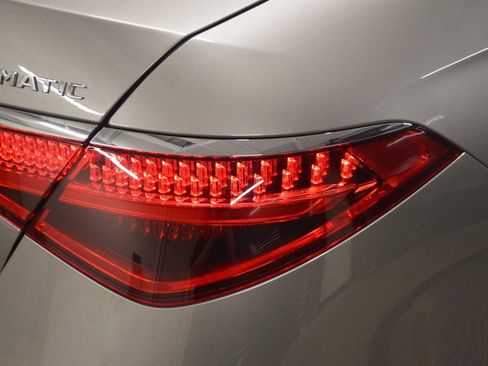 Used 2024 Mercedes-Benz S 580e 4MATIC Sedan image 12