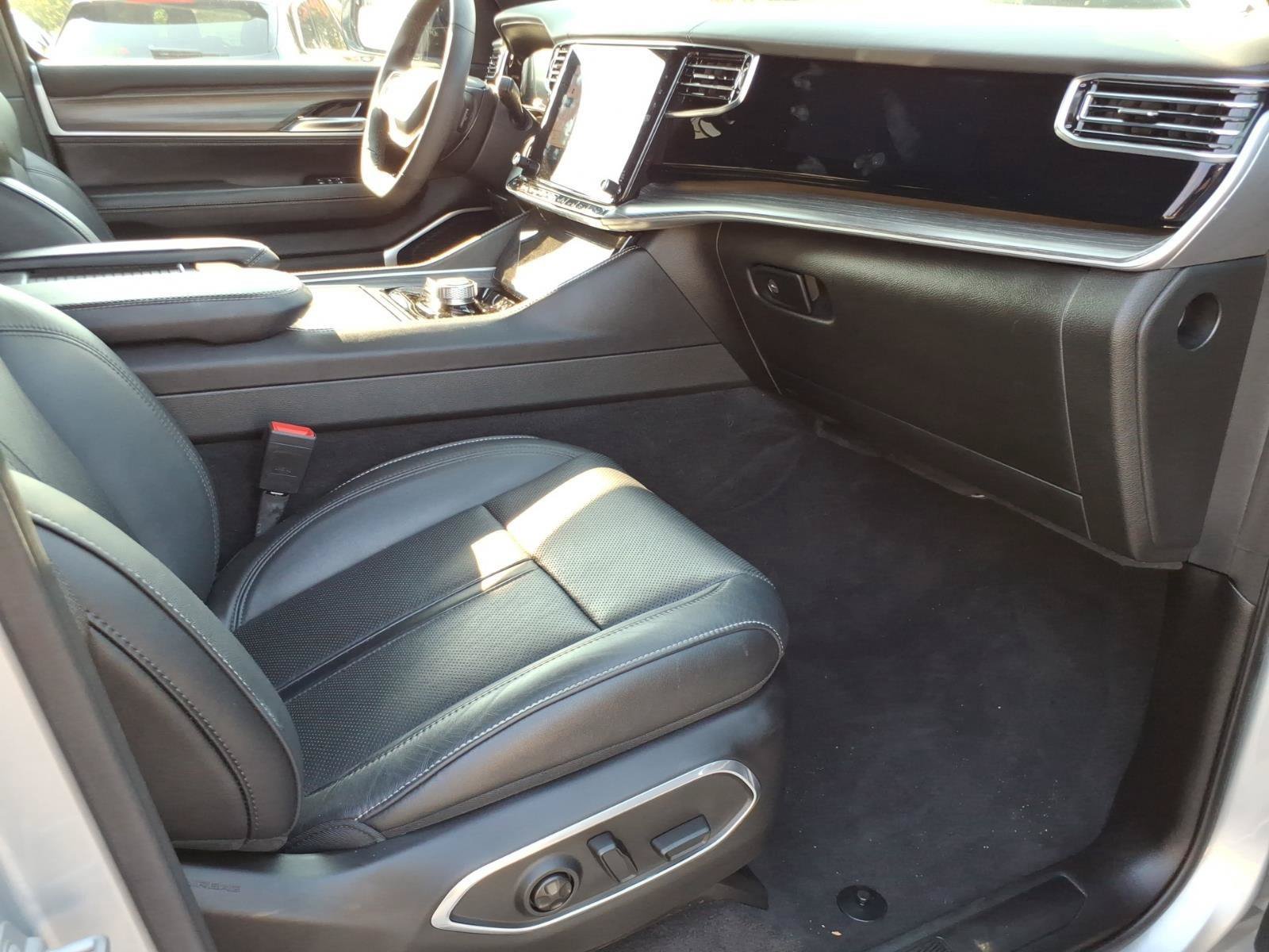 Used 2023 Jeep Wagoneer Series II AWD/4WD image 24