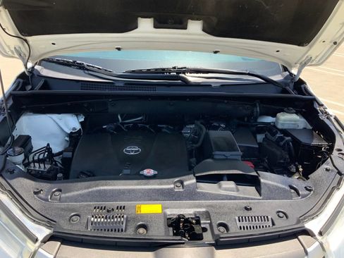 Used 2018 Toyota Highlander XLE FWD image 21