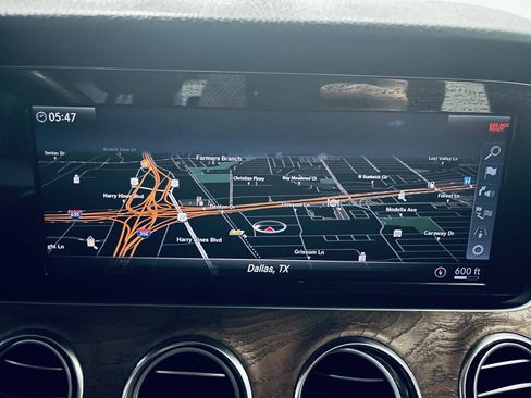 Used 2017 Mercedes-Benz E 300 4MATIC image 31