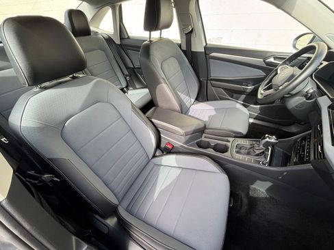 Used 2025 Volkswagen Jetta SE image 36