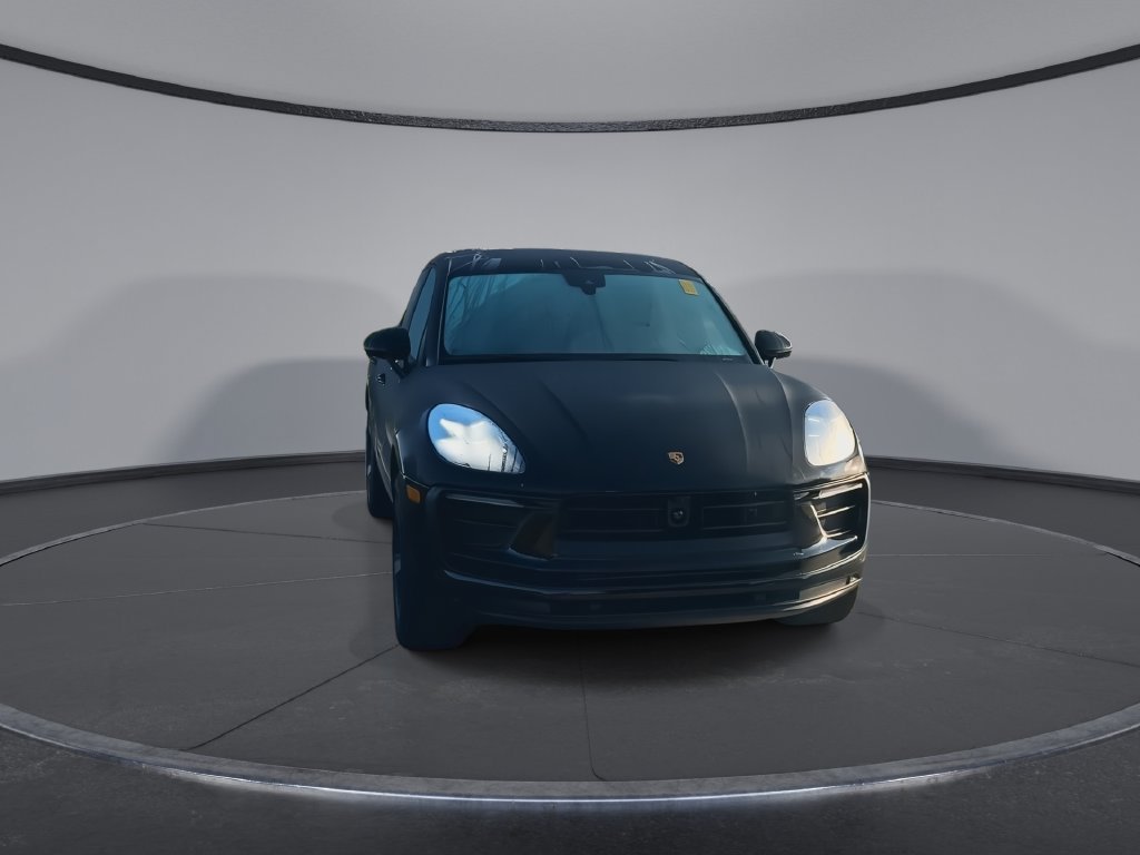 Used 2024 Porsche Macan AWD/4WD image 3