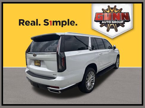 Used 2024 Cadillac Escalade ESV Premium Luxury image 4